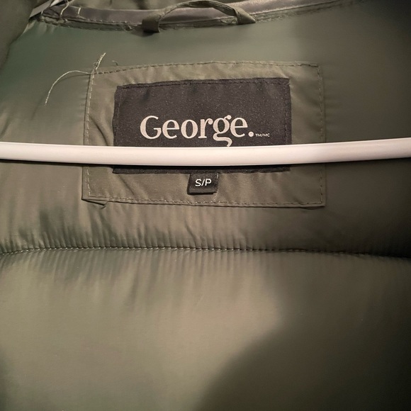 Woman’s George puff coat size small 🧥 - Picture 2 of 4
